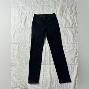 Black Gap jeans size 6/28 universal jegging high rise